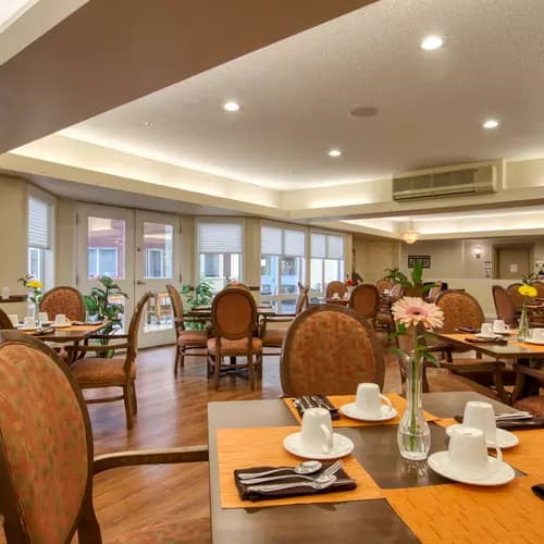 spacious dining room at chartwell royal park retirement residence