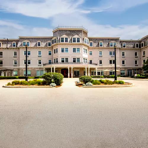 Front entrance area at Chartwell Wellington Park / Entrée principale du parc Chartwell Wellington