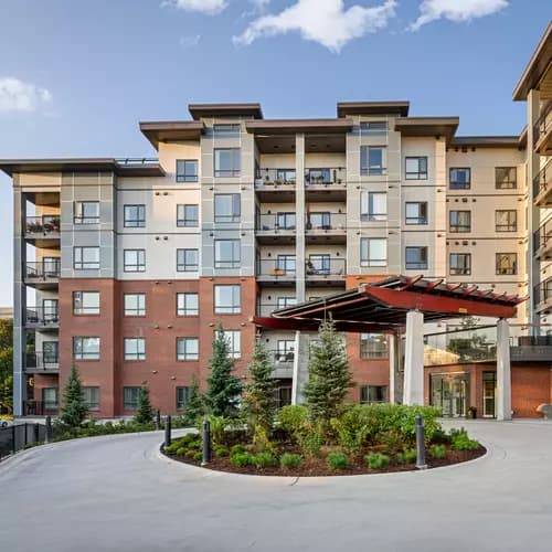 front entrance exterior picture at chartwell carlton retirement residence