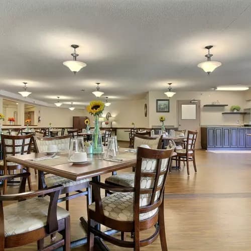 dining room at chartwell hartford retirement residence