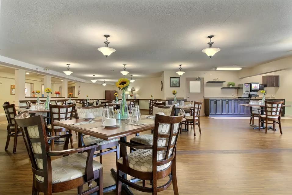 dining room at chartwell hartford retirement residence