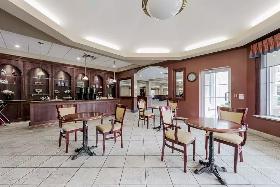 Chartwell Wellington Park's dining room