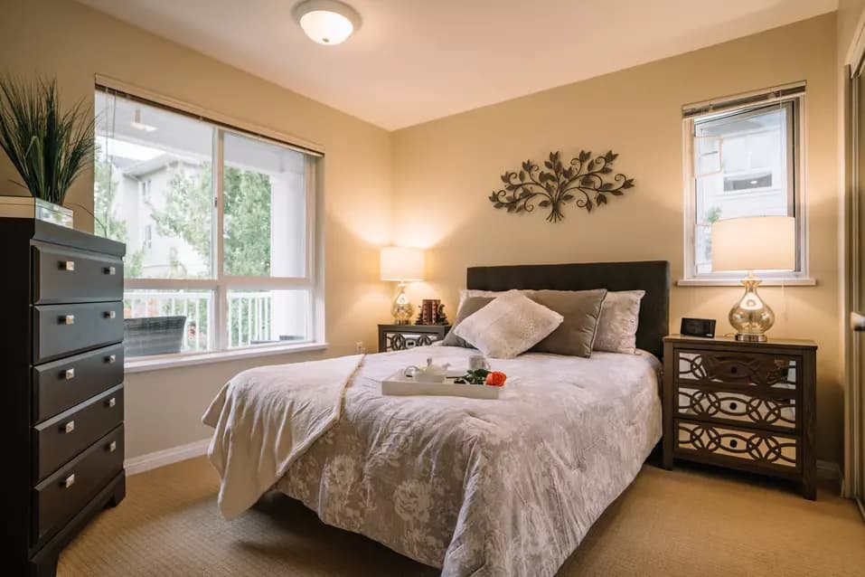 beautiful bedroom at chartwell willow care residence