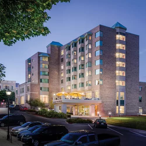 exterior view of chartwell wedgewood retirement residence