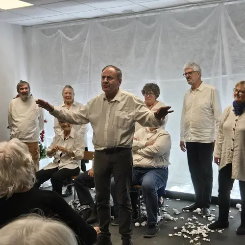 Resident-led theatrical production at Chartwell Rosemont Les Quartiers / Spectacle théâtral monté par les résidents de Chartwell Rosemont Les Quartiers