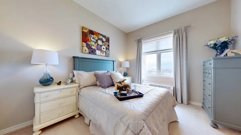 Suite, bedroom at Chartwell Milton