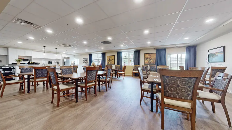 Common space with table and chairs at Chartwell Welland