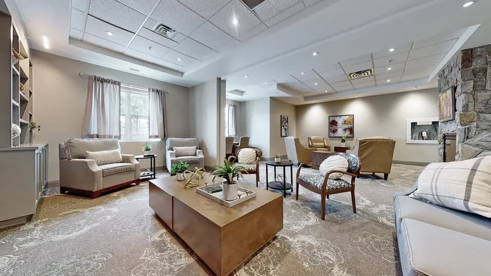 Lounge with table and chairs at Chartwell Owen Sound