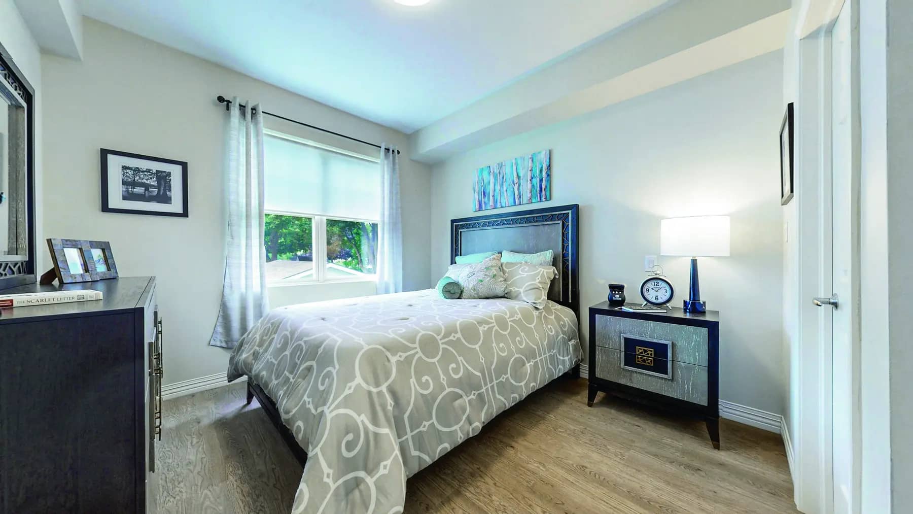 Suite model of bedroom at Chartwell Dufferin Centre