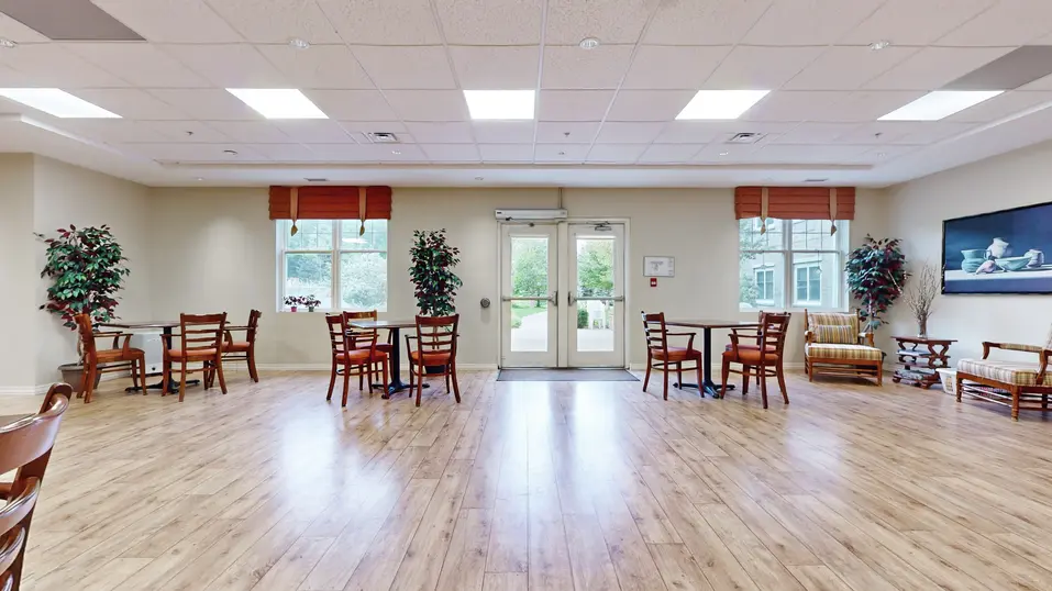 Common space with table and chairs at Chartwell Strathroy