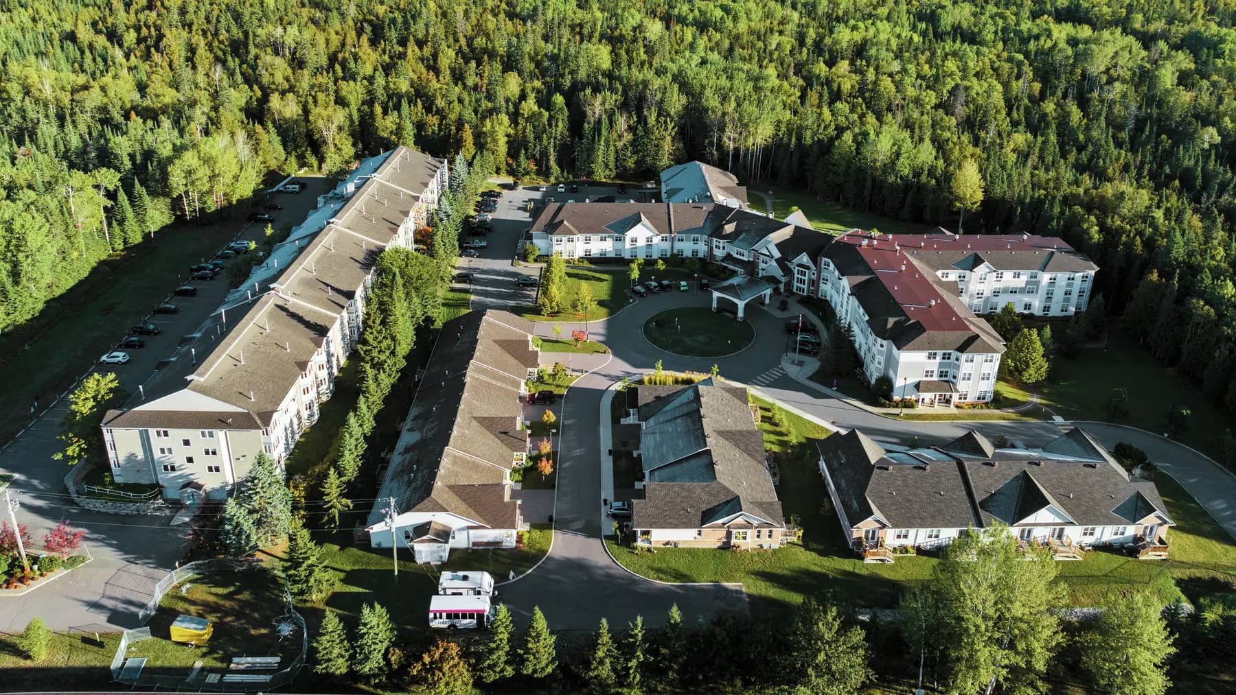 Drone shot of Chartwell Thunder Bay / Photo aérienne prise par drone de Chartwell Thunder Bay