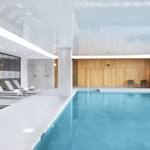 Piscine intérieure au Chartwell Panorama / Indoor pool at Chartwell Panorama