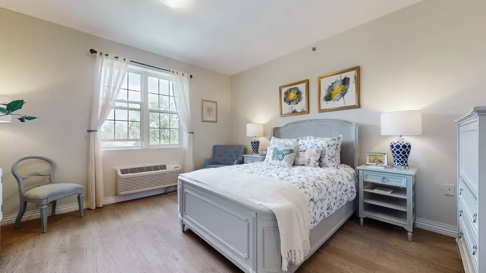 Model suite of bedroom at Chartwell Welland