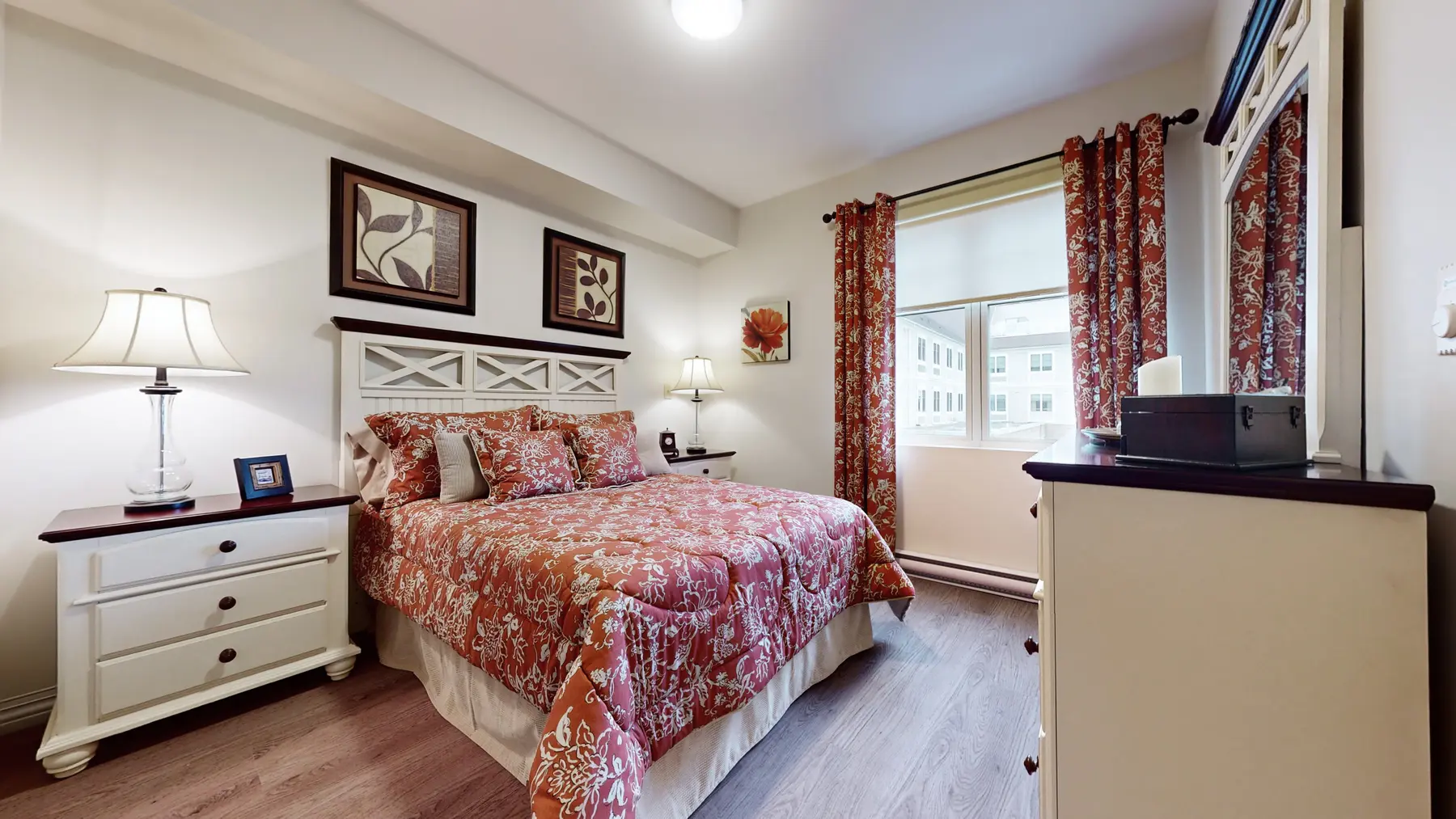 Model suite of bedroom at Chartwell Strathroy
