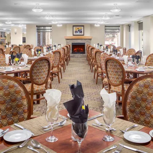 Open dining room at Chartwell Cedarbrooke Retirement Residence