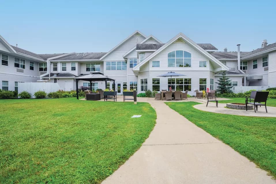 The way to get home of Chartwell Glacier Ridge Retirement Residence