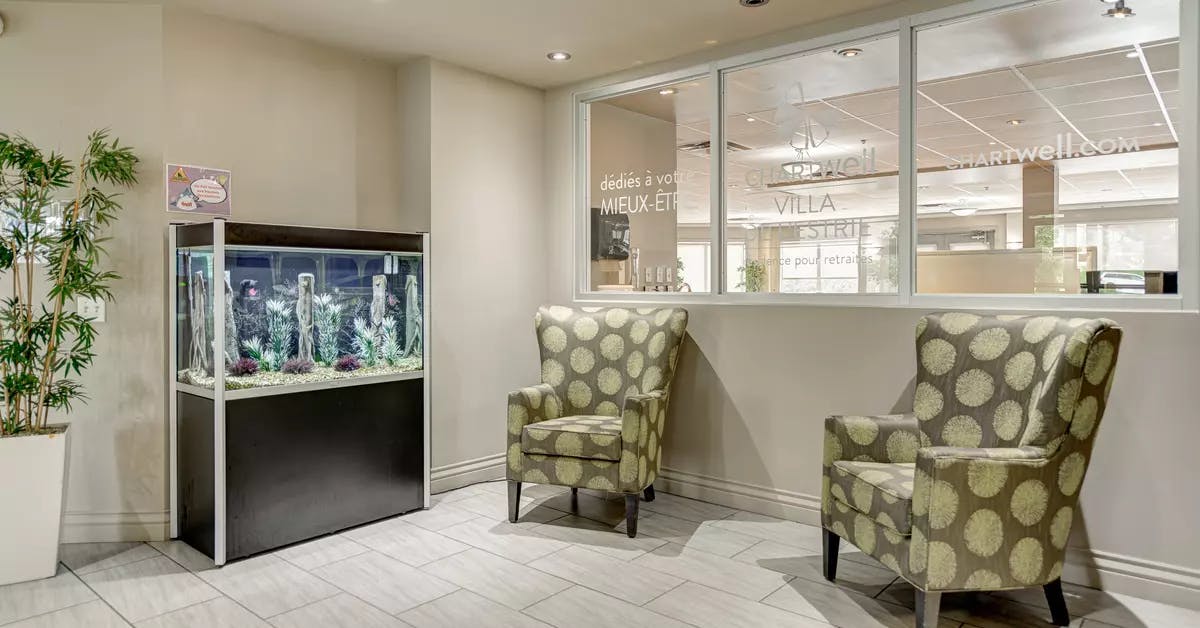 Aire de repos avec aquarium Chartwell Villa de l'Estrie résidence pour retraités