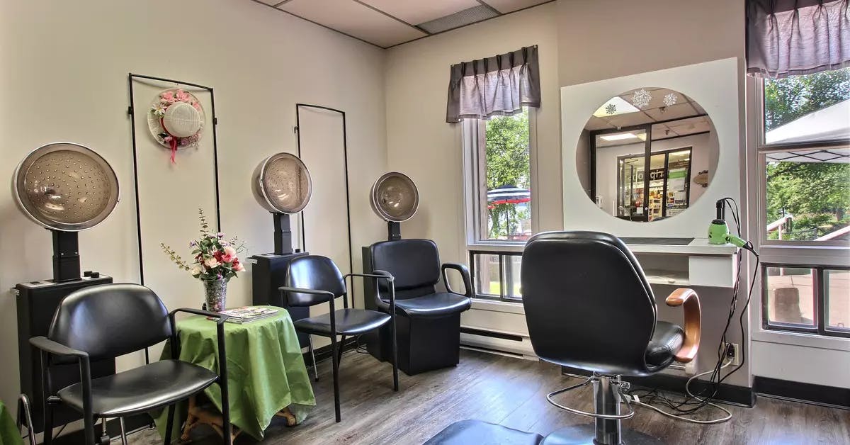 Salon de coiffure du Chartwell Les Écores résidence pour retraités.
