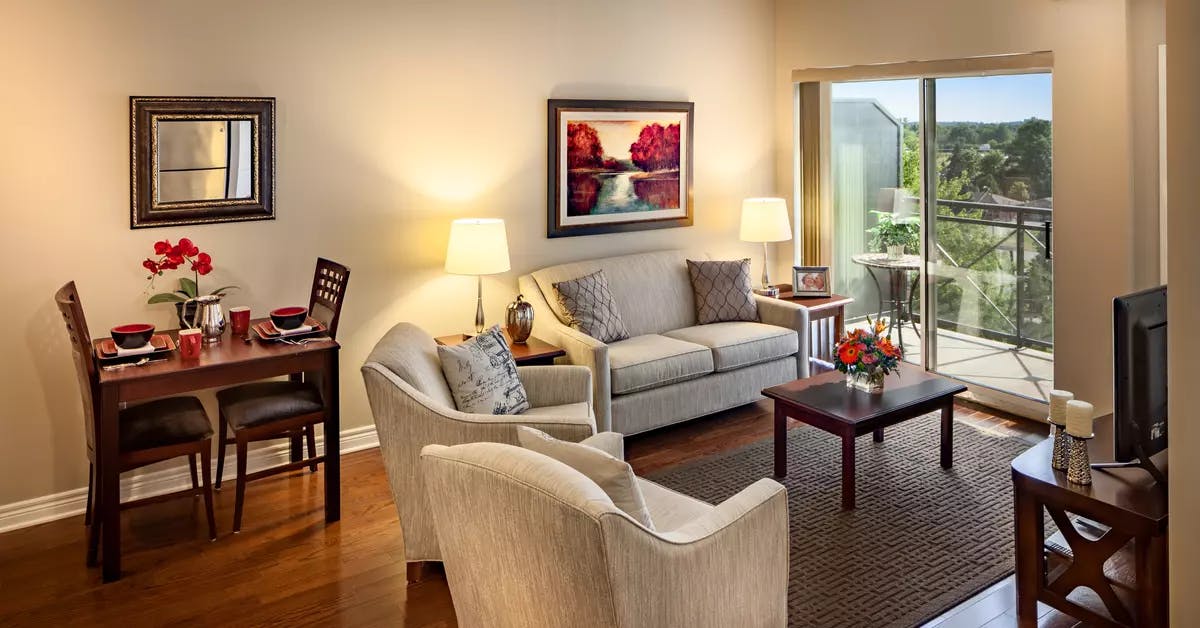 A suite living room of Chartwell Royalcliffe Retirement Residence 