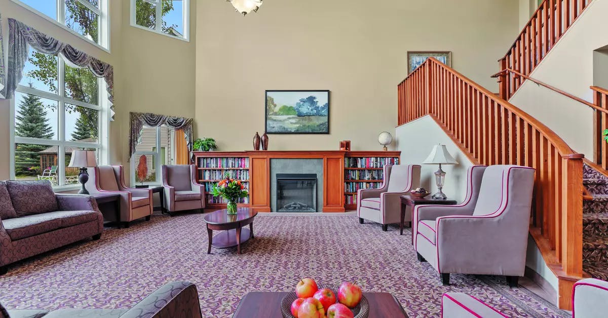 A spacious common area of Chartwell Southview Retirement Residence 