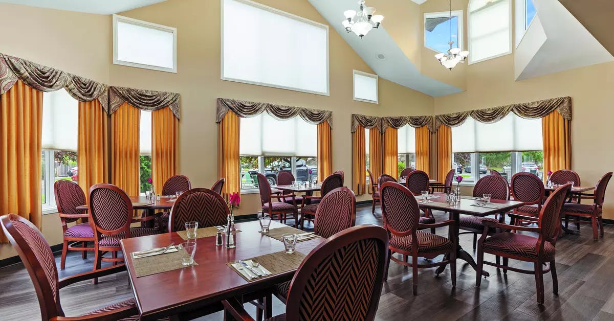 Dining room of Chartwell Southwind Retirement Residence 