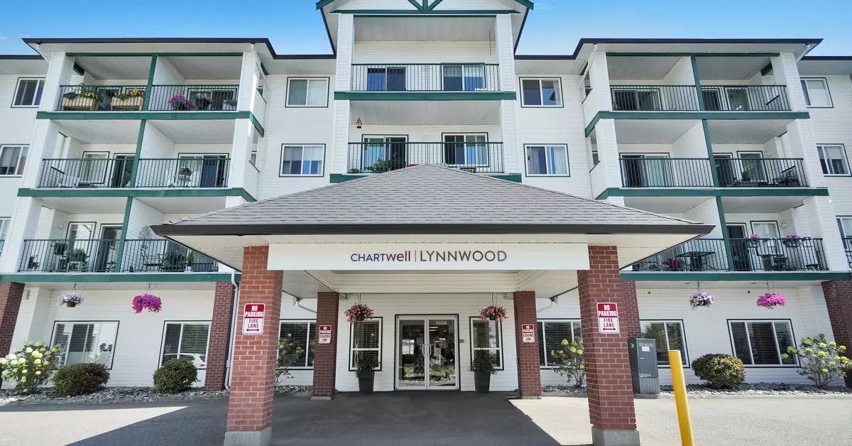 Chartwell Lynnwood's exterior main entrance