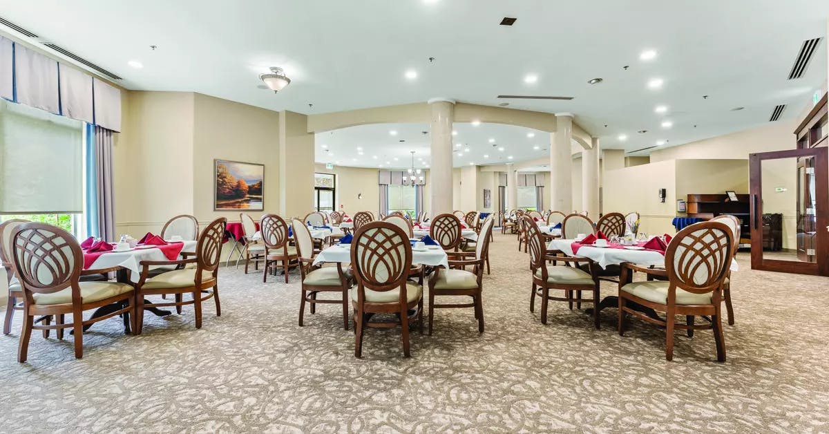 The dining room of Heritage Glen Retirement Residence 