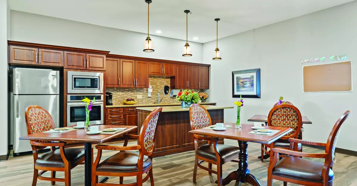 modern bistro at chartwell collegiate heights retirement residence
