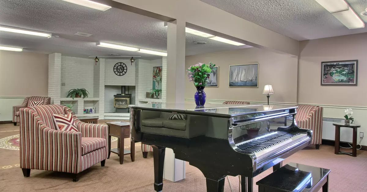 piano lounge at chartwell rosedale retirement residence