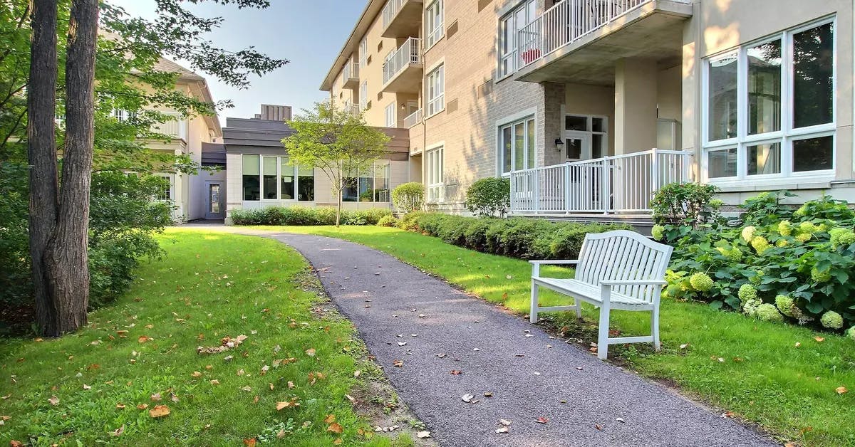 walking paths at chartwell stonehaven retirement residence