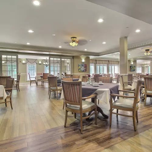 welcoming dining room at chartwell empress kanata retirement residence