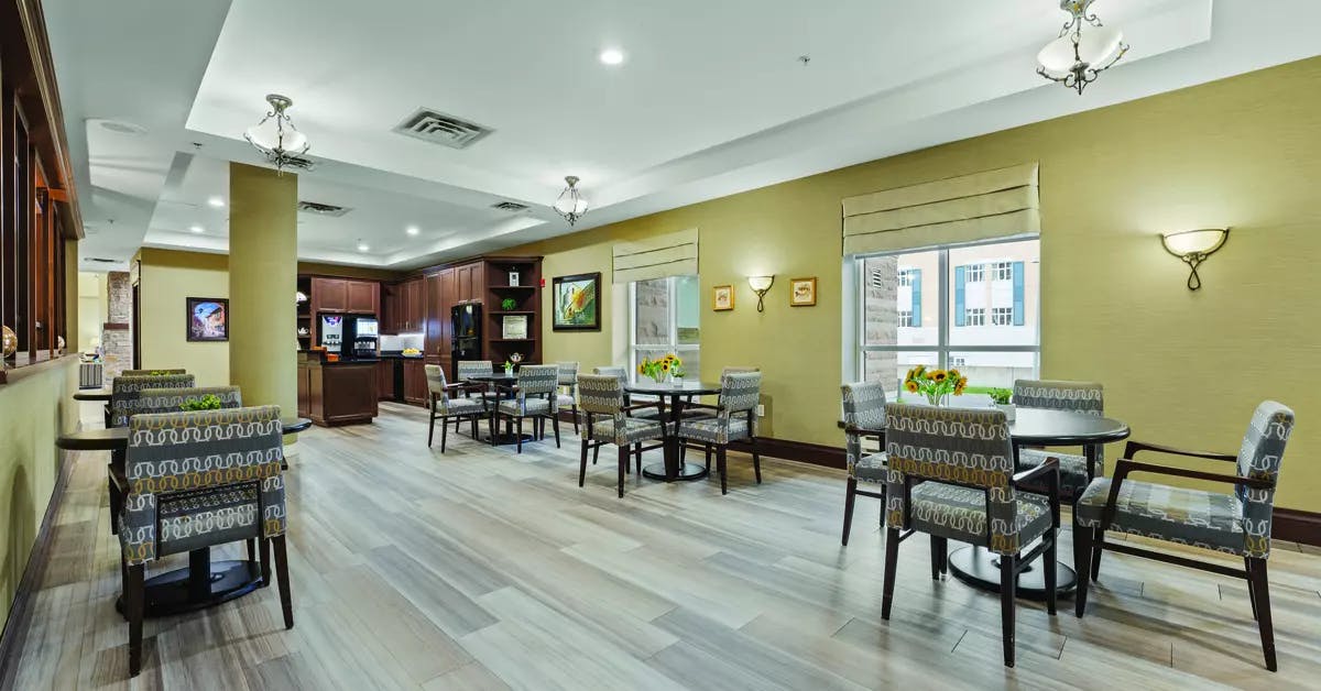 Chartwell Oakville Retirement Residence bistro with seating for coffee, tea and snacks