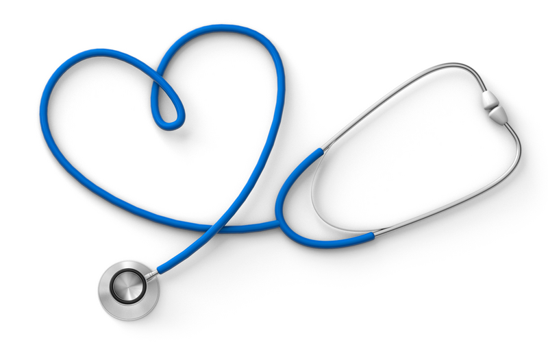 Heart shaped stethoscope isolated on white background. Stéthoscope en forme de cœur isolé sur fond blanc.