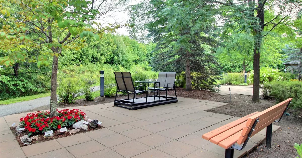 outdoor greenspace at chartwell stillwater creek retirement residence