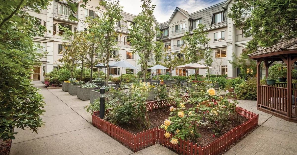stunning patio with gardens at chartwell crescent gardens retirement residence