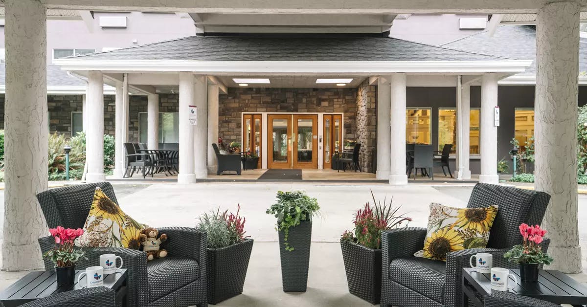 comfortable patio furniture and courtyard at chartwell imperial place retirement residence