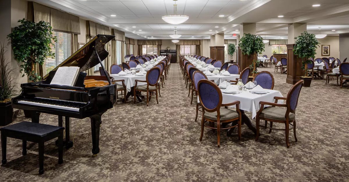 grand dining room at chartwell harwood retirement residence