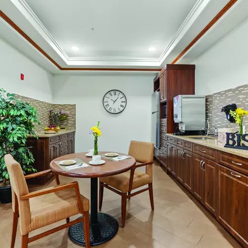 bistro at chartwell collegiate heights retirement residence