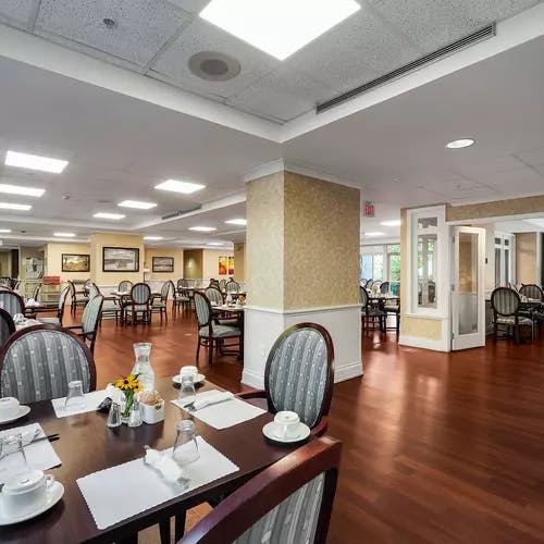 large and spacious dining room at chartwell crescent gardens retirement residence