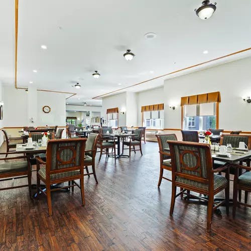 Spacious and bright dining room at Chartwell Barton Retirement Residence.