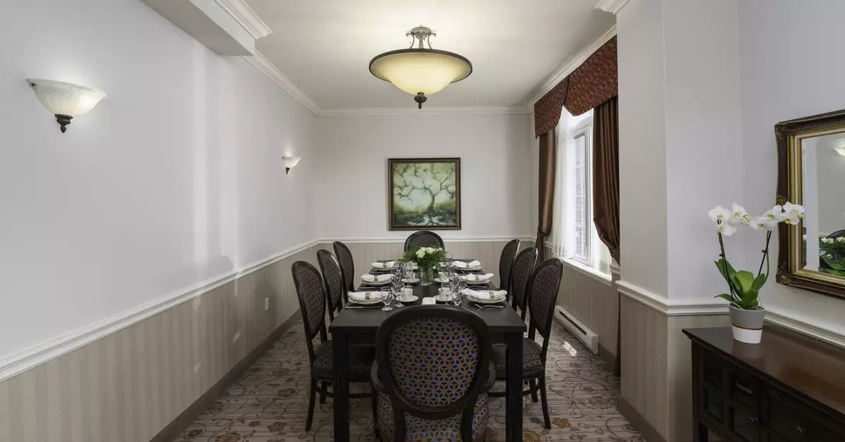 Welcoming private dining room at Chartwell Georgian Traditions Retirement Residence.
