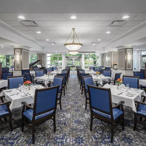 grand dining room at chartwell rockcliffe retirement residence