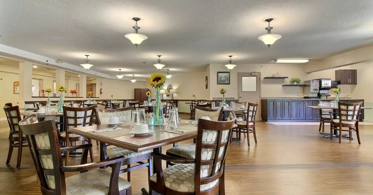 dining room at chartwell hartford retirement residence