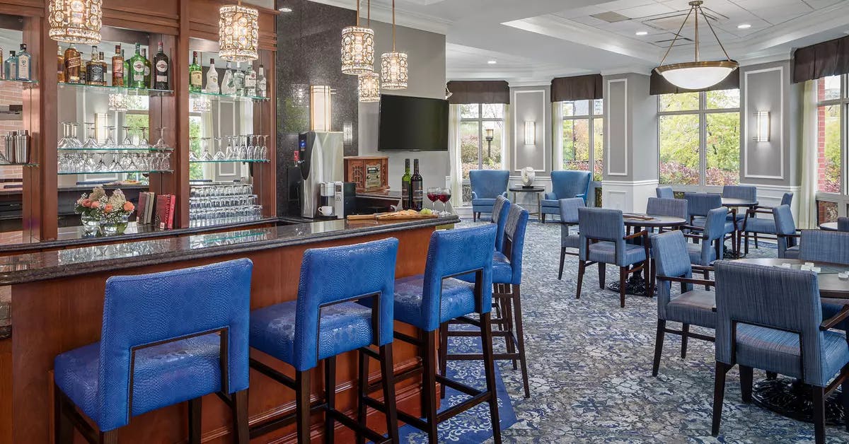 dining room bar at chartwell rockcliffe retirement residence